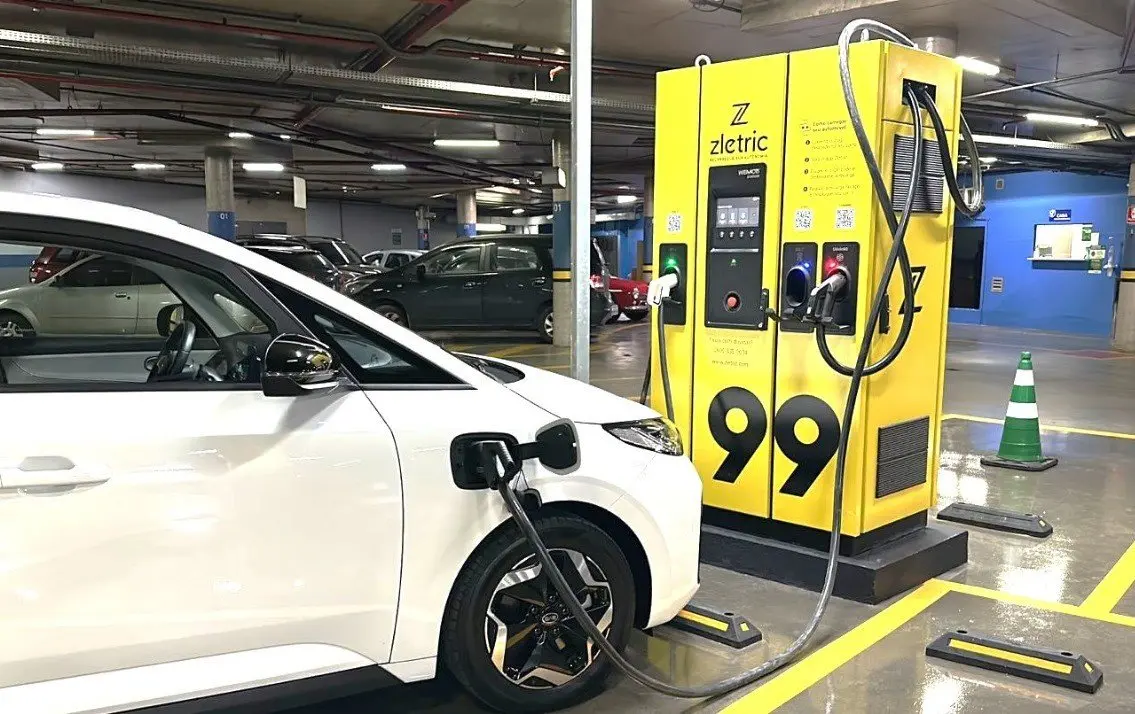 99 integra mais de 150 estações de recarga elétrica no Rio e oferece até 20% de desconto